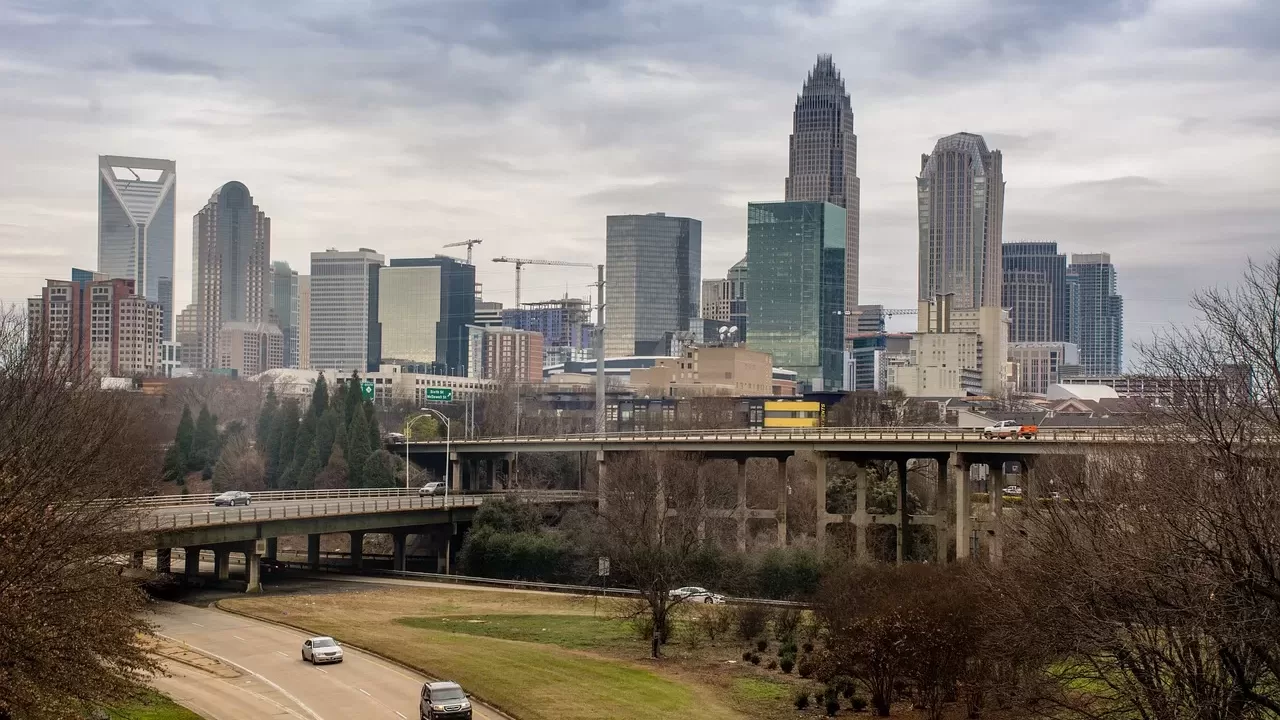 charlotte 2069642 1280 jpg webp